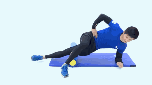健身泡沫轴的使用，放松你的身体肌肉