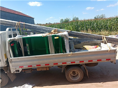 精致电动悬挂篮球架及手动液压篮球架装车完毕 精致电动悬挂篮球架及手动液压篮球架装车完毕