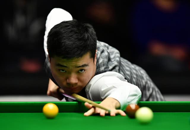 德国大师赛资格赛：丁俊晖四连胜收官2019，赵心童绝杀胜 图