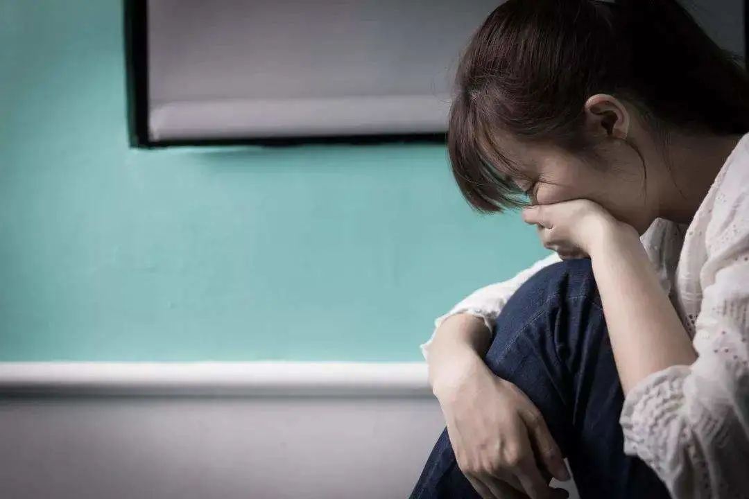 24岁女子以为自己怀孕,结果竟是胃癌,医生:爱喝1水,&ldquo;伤肠图1