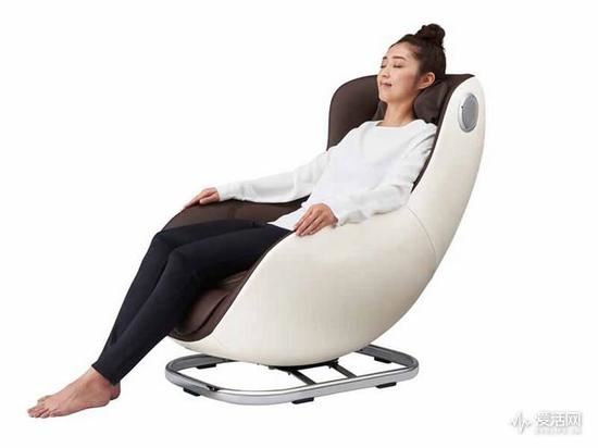 富士推出了一款10万日元的按摩椅 自带蓝牙音箱