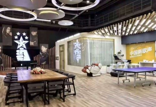 奥佳华力邀陈奕迅代言，按摩椅在《真声音》后台受宠(奥佳图1