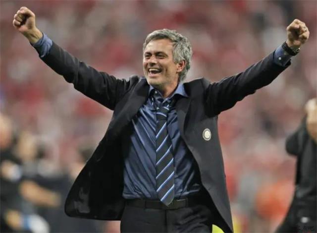 1-0！亚洲第一支出线队诞生：创世界杯纪录，复制穆帅经典图1