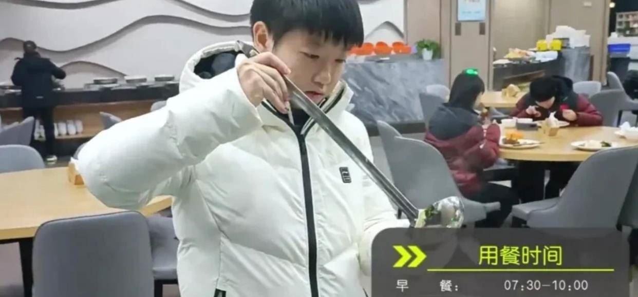 乒超餐食展示！孙颖莎、樊振东、许昕：好吃！谢谢王楠！(图1