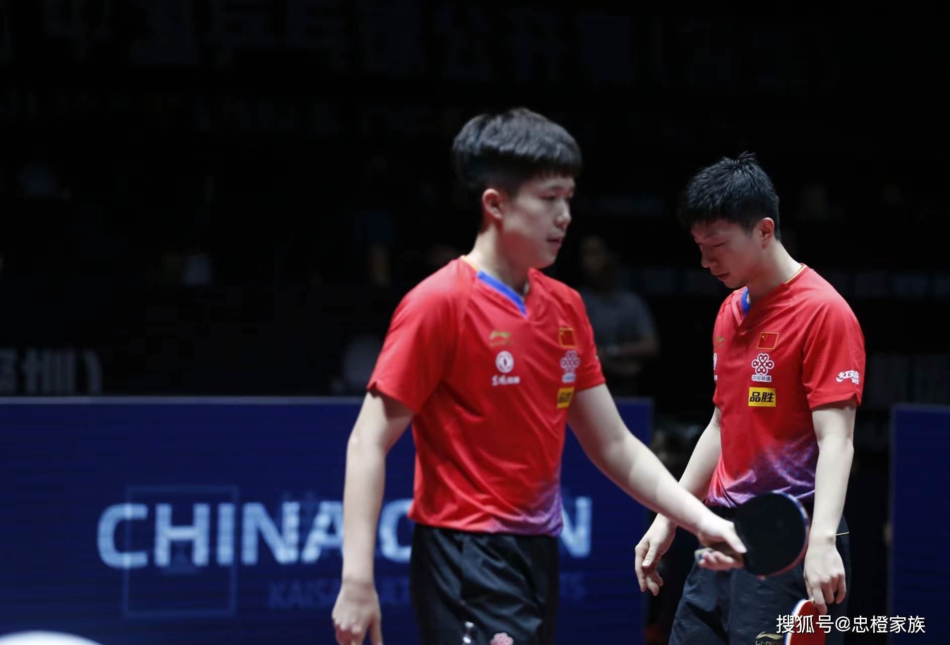 乒超德比徐瑛彬独得两分！马龙率队进决赛要争冠，王楚钦图1