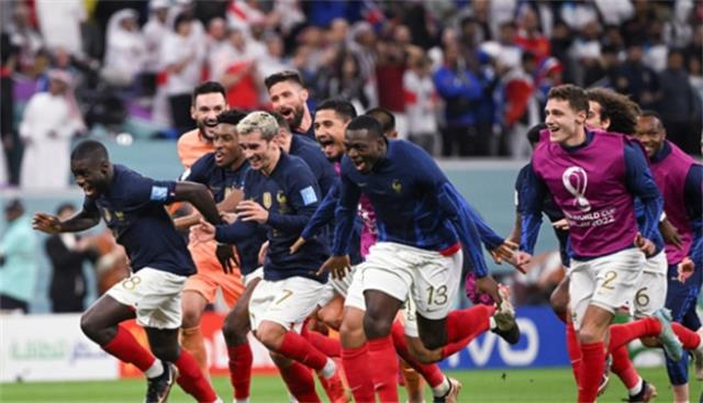 法国队姆巴佩和吉鲁分别打入5球、4球，占据射手榜的前两