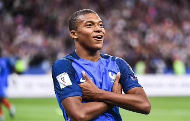 姆巴佩连进两球，共进8球暂列射手榜第一（最佳射手）