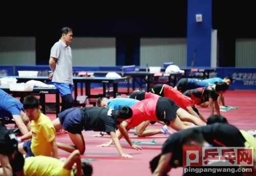国乒体能教练杨先军：队员眼里带光，我就会很兴奋 | 幕图1