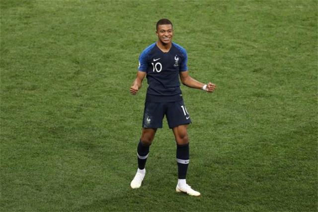 贝利称赞姆巴佩：又破我的纪录！这是逼我复出啊(贝利安慰图1