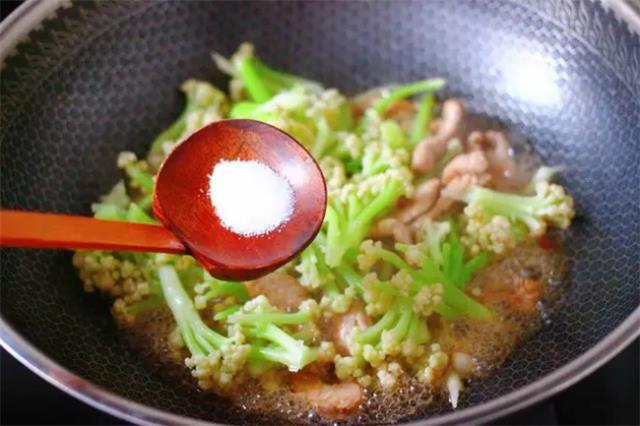 花菜炒肉片怎么做