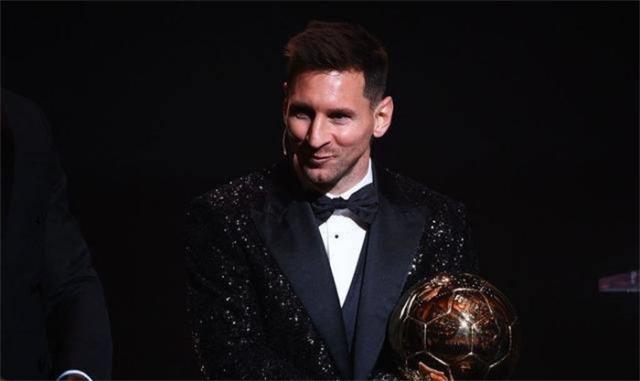 罗纳尔迪尼奥：梅西明年将获得金球奖！无法想象他退休！(