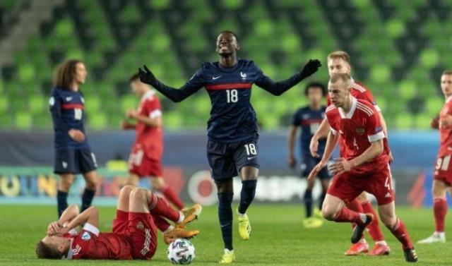 队报：曼联和拜仁关注法兰克福前锋穆阿尼，前者准备报价6