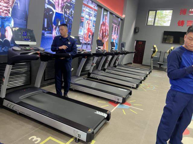 最适合腹肌和腰部的健身器材和器械？(训练腰腹的健身器械)图1