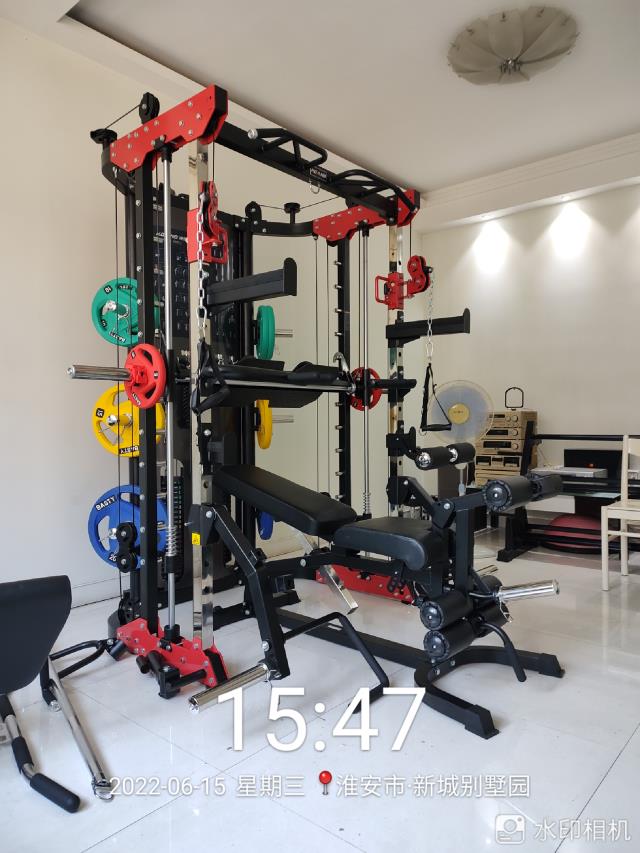 史密斯机综合训练器是什么？锻炼哪些肌肉？(史密斯机锻炼 图