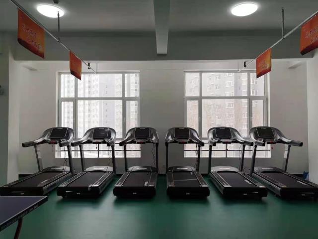 椭圆机好还是跑步机好？看健身目的适合自己就是好的！(椭图1