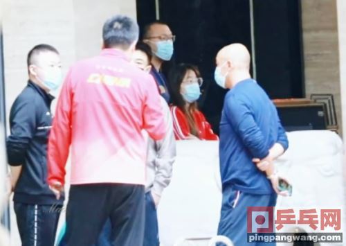 出发！国乒新领导班子亮相，李隼带队出征海外，马龙背包图1