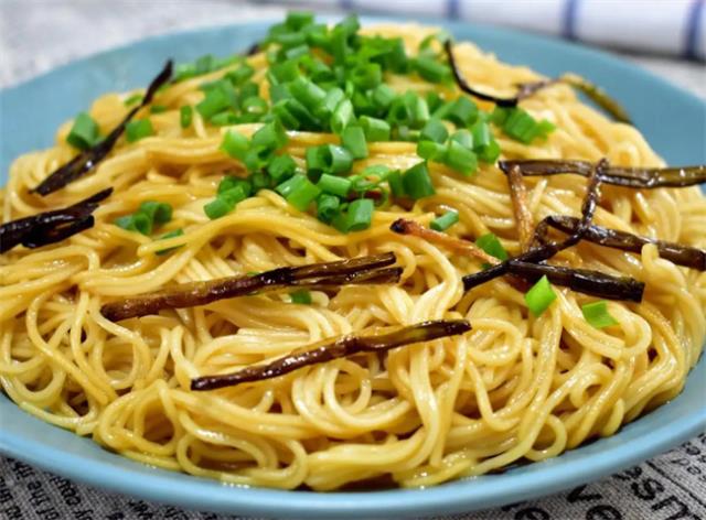 葱油拌面的家常做法