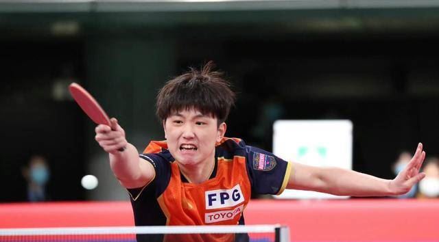 决赛席位出炉！张本智和3：2险胜冲击第2冠，中国教练担当图1