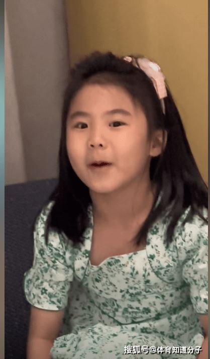 王楠女儿和老爸有小秘密！老爸主动揭秘，王楠：你爸今晚图1