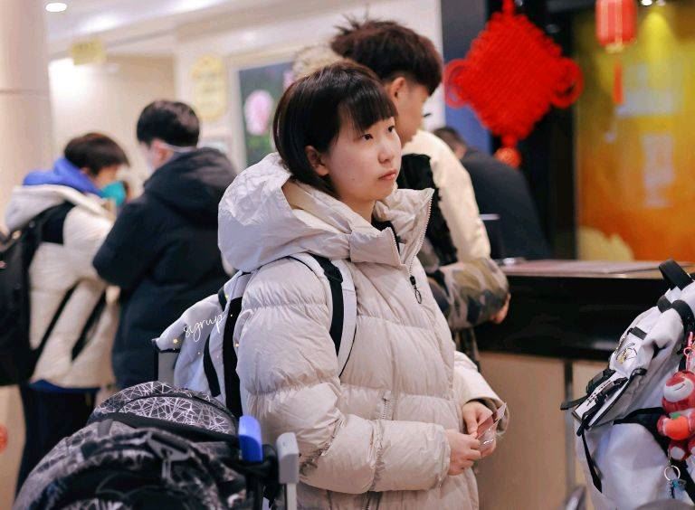 刘诗雯师妹险胜过关，温特力克帕拉南，王曼昱闺蜜横扫队图1