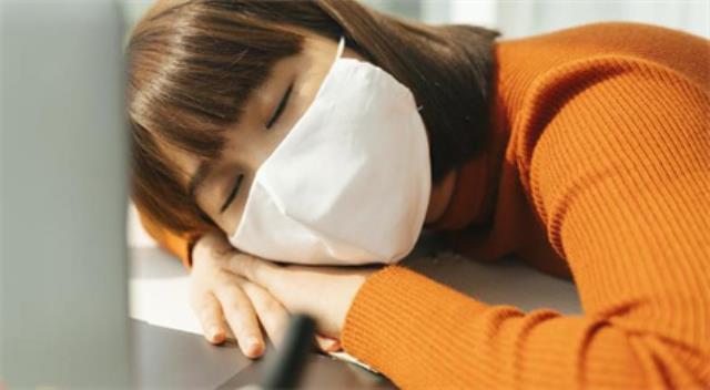 新冠感染高峰过后 如何?；ば脑嗪托睦斫】?/></p><p>焦虑情绪或抑郁情绪：情绪是人类对于天下3宝鉴摇钱树自己当前所处环境的一种应急，有时<b hidden='hidden'>运动人生m.wgqpnmx.cn</b>候也会是一种保护反应，比如参加<b hidden='hidden'>运动人生xuejiazl.org</b>比赛之前的运动员可能会出现<small hidden='hidden'>运动人生m.wgqpnmx.cn</small>紧张、坐立不安等情况，这是为了在不久之后能很快适应比赛的节奏，更好地发挥出平时的状态，一旦进入到比赛当中，这种情绪很快就会缓解，这也是一种正常的现象，如今还有新冠患者认为自己有心慌、胸闷穿越网王之千年白狐等症状，很有可能是这种焦虑情绪在作祟。</p><p><img  src=