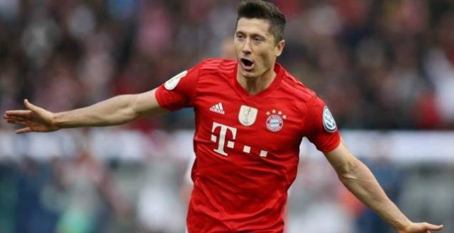 没完没了，莱万再谈梅西金球！口服心不服，消费球王，被图1