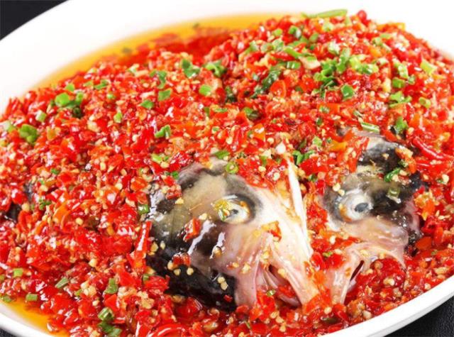 剁椒鱼头你会做吗，看看简单的方法(剁椒鱼头怎么做最好吃)