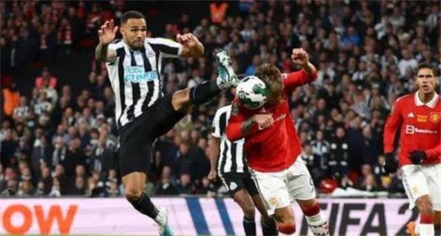 曼联士气大振，欧联杯夺冠在望，英超冠军争夺激烈(全满贯图1