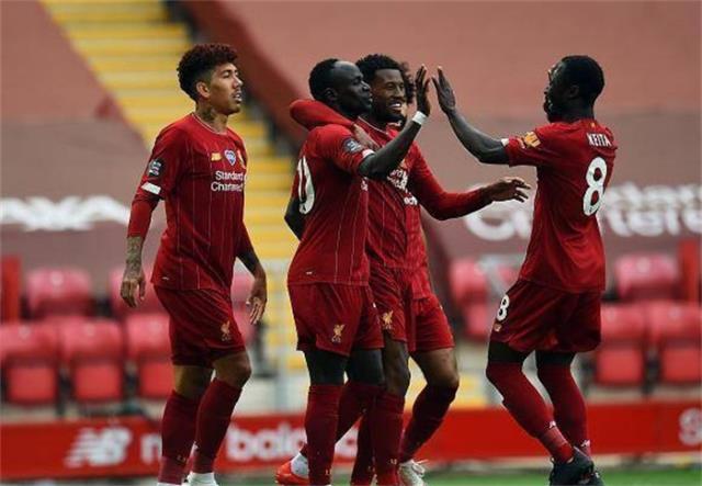 19岁小将柯蒂斯&middot;琼斯凌空兜射得手，帮助利物浦锁定英超