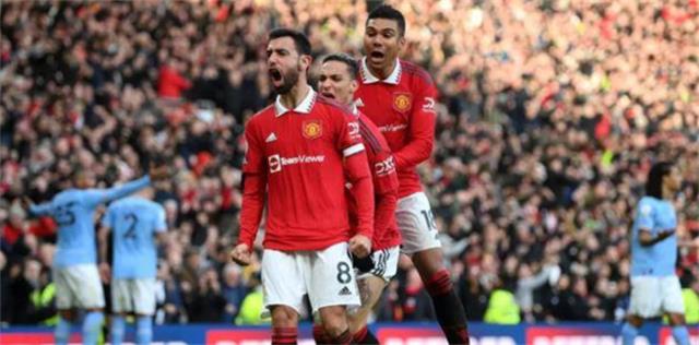 曼联被利物浦击败后的处罚：B费队长袖标被免除，卡塞米罗图1