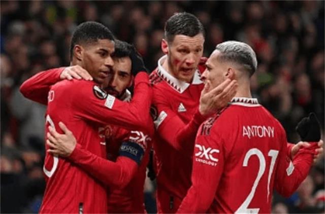 曼联主场4-1大胜皇家贝蒂斯，晋级欧联杯八强(曼联4比3皇马)图1