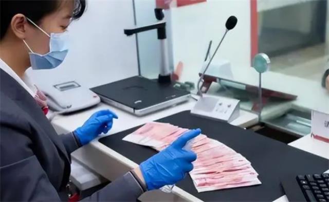 ?女子存款百万被邮储银行员工取走 邮储该如何赔付？