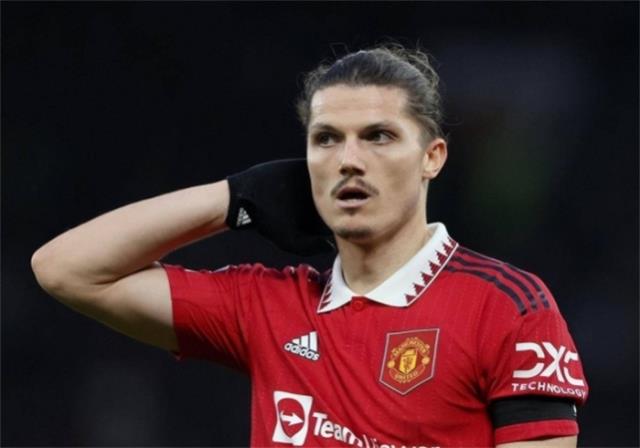 曼联迎战巴萨：7名球员无法出场，如何克服困境？(曼联转图1