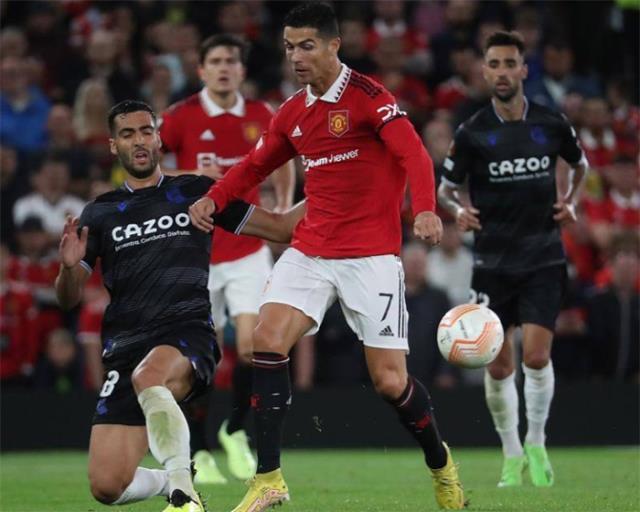 曼联0比1输给皇家社会，C罗评分最低；加拉塔萨雷租借伊卡