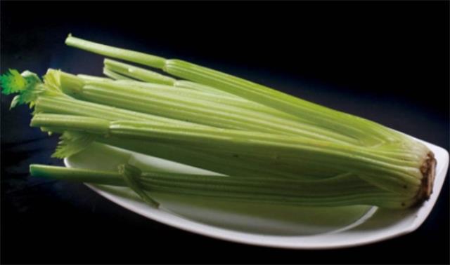 ?西芹与香芹有什么区别 怎么挑选新鲜好的芹菜图1