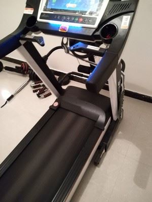 【详情真实评测】亿健8096跑步机怎么样